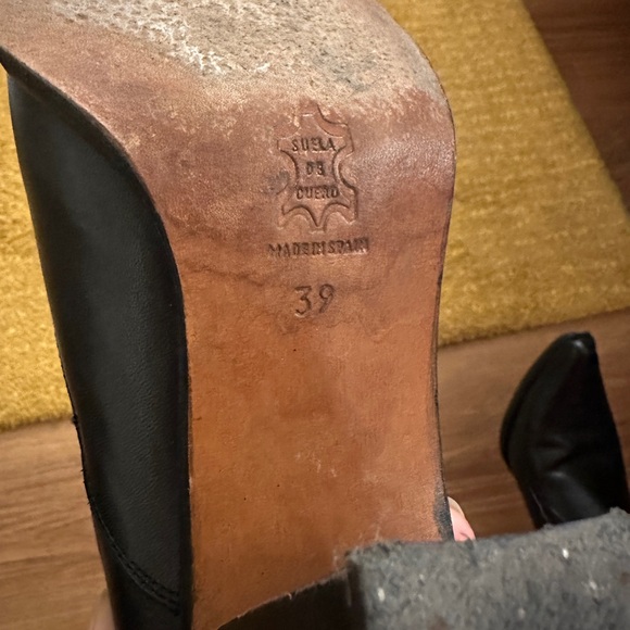 Vintage Leather Heeled ankle boots - Picture 4 of 5